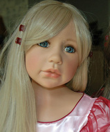 Виниловая кукла Masterpiece Gallery - Amelia (Blonde)