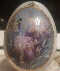 Фарфоровое яйцо Ирис и Малахитовая бабочка от автора Lena Liu от Bradford Exchange