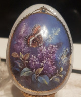 Фарфоровые яйца, коллекционное яйцо  - Фарфоровое яйцо Сирень и бабочка