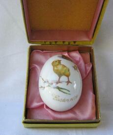 Пасхальное яйцо 1974 Петух цыплята от автора Marjolein Bastin от Royal Bayreuth