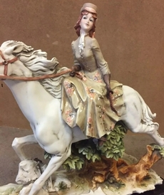 Скульптура Всадница или наездница от автора Auro Belcari от Capodimonte