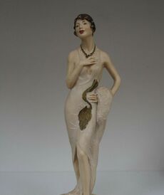 Статуэтка Девушка Серебряного века от автора Vittorio Tessaro от Lladro и других бренды