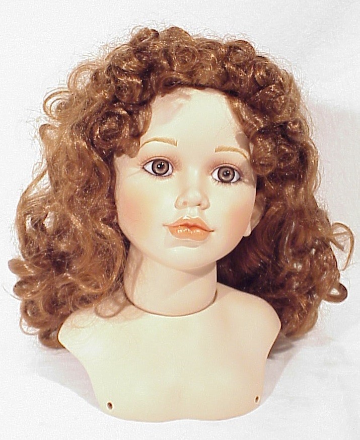 Голова для куклы купить. Кукла с фарфоровой головой. Фарфоровая голова. Куклы с фарфоровыми головками. Голова куклы.