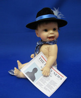 Миниатюрная кукла - Малыш бизнесмен