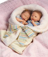 Пара миниатюрных кукол - Тулер и Тейлор