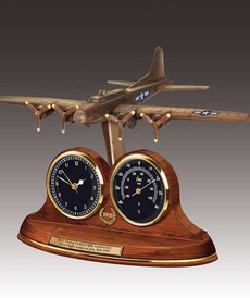 Часы "B-17 Летающая крепость" от автора  от Bradford Exchange
