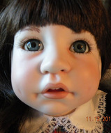 Коллекционная кукла виниловая - Девочка с очками