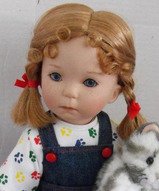 Фарфоровая кукла коллекционная - Можно ее подержать?
