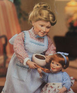 Пара фарфоровых кукол  - Бабушка и внучка