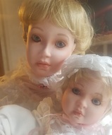 Фарфоровые куклы коллекционные - Мама с дочкой