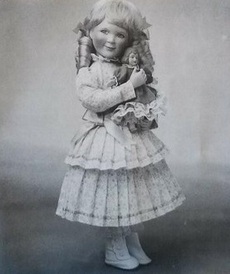 Нелли с куклой от автора Joan Ibarolle от Ashton-Drake