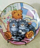 Винтажные настенные тарелки , тарелки с кошечками - Тарелка 2 котенка и медведь