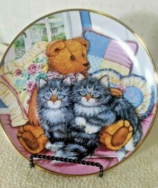 Тарелка 2 котенка и медведь от автора  от Franklin Mint