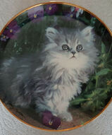 Винтажные настенные тарелки с кошечками - Тарелка Анютины глазки