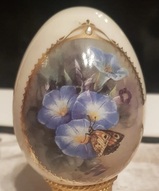 Фарфоровые яйца, коллекционное яйцо - Фарфоровое яйцо Колокольчик и бабочка 