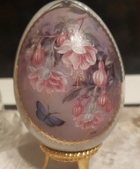 Фарфоровые яйца, коллекционное яйцо  - Фарфоровое яйцо Фуксия и бабочка