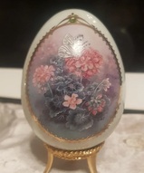 Фарфоровые яйца, коллекционное яйцо  - Фарфоровое яйцо Герань и бабочка