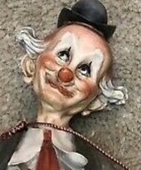 статуэтки клоунов, фигурки клоуны, фарфоровый клоун купить,  - Старый клоун на деревянной подставке