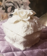 украшение интерьера, шкатулка для мелочей, дамские штучки  - Фарфоровая шкатулка Белые розы 2