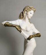 Итальянская статуэтка, итальянский фарфор, статуэтки каподимонте - Девушка с веером