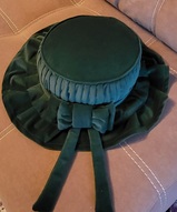 Декоративная подушка купить, подушки-шляпы,бархатная подушка - Диванная подушка Шляпа (изумруд)