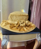 Декоративная подушка купить, дизайнерская подушка, бархатная подушка - Бархатная подушка Золотая шляпа