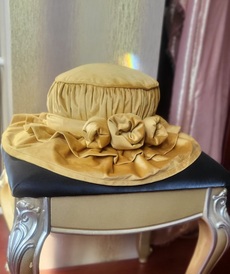 Бархатная подушка Золотая шляпа от автора  от Rusbutik