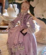 немецкие статуэтки, фарфоровая статуэтка, фарфоровая статуэтка девушки, статуэтка из фарфора купить - Фарфоровая статуэтка Февраль