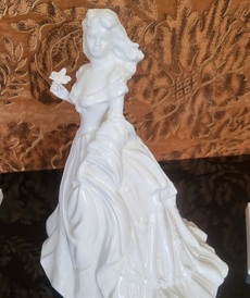 Фарфоровая статуэтка Девушка в белом от автора  от Lladro и других бренды