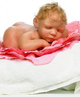 Фарфоровая кукла младенец, полностью фарфоровая - Малыш спит на лепестках.