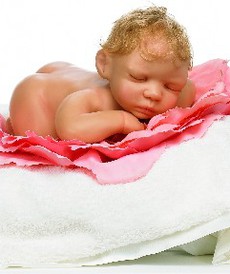 Малыш спит на лепестках. от автора Pat Moulton от Doll Maker and Friends