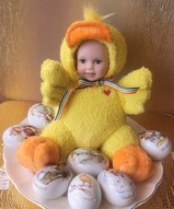 Фарфоровая кукла, детки зверушки, интерьерная кукла, коллекционная кукла - Фарфоровая кукла Пасхальный утёнок