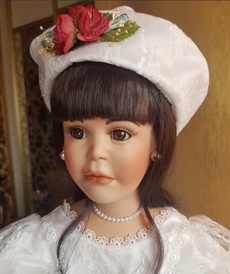 Фарфоровая кукла Хлое София от автора  от Seymour Mann 